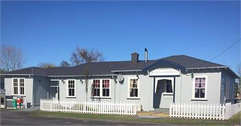 Ruapehu's lavish OLD POST OFFICE 1-4 Bdr West-Wing Apartment with Sauna & SpaPool - Ruapehu District