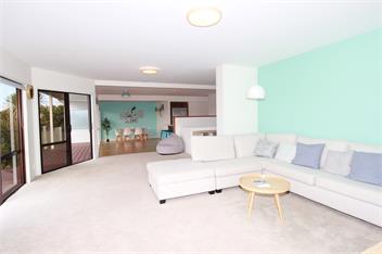 Whale Cove - clifftop holiday home - Whangaparaoa