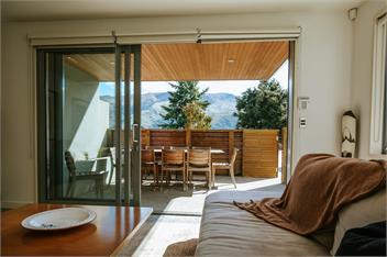 Lakeside Road | Sleeps 10 | Lake Views | Walk to Town - Wanaka