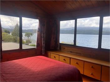 Lakefront Home with large jetty - Rotorua