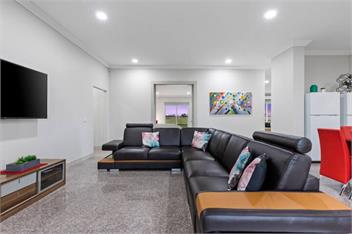 Modern House near Melb Airport, Sleeps 10 - Melbourne