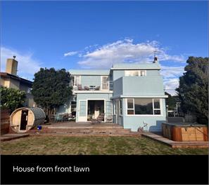 Blue Beachfront Retreat - Paraparaumu