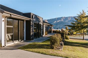 The Clearview House | Lake Views | Spa Pool | Sleeps 9 - WANAKA