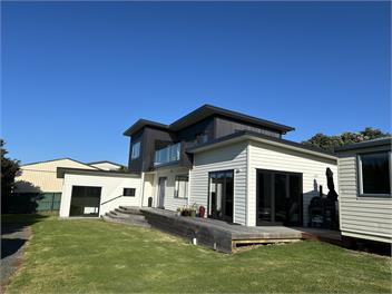 Walk to Wood Street! - Mangawhai Heads