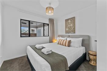 Pataka Lookout - 5 bdrms, close to lake & town - Taupo