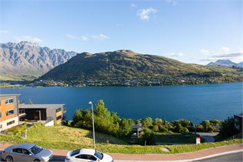Fantastic 4 BDR Home | AC | WI-FI | Coffee Machine - Queenstown