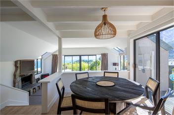 Lakeview Paradise: 3BR, Hot Tub, BBQ, Garden - Queenstown