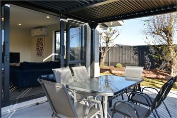 Russley home near the airport, single level with parking - 