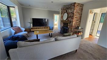 Sunshine Bay Stay | Lake Views & Cosy Fireplace - 