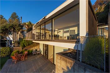 Beachfront Retreat - Architectural & Ocean Views -