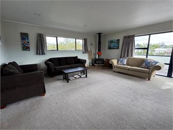 A TIME TO UNWIND IN WHANGAMATA-115B BARBARA AVENUE WHANGAMATA -
