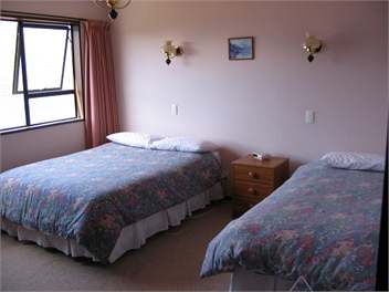 Queenstown Spacious Family Home with fantastic views - 