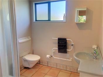 Seaclusion - Great Water Views, Wonderful for Large Families & Groups - Akaroa