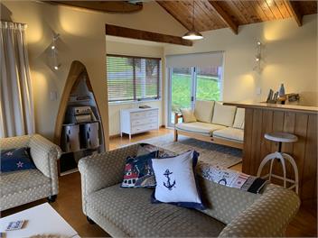 Houston Cottage - Russell     