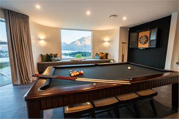 Castle Cliff Lodge | Sauna, Spa Pool + Games Room | Amazing Views - Queenstown