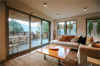 Lakeside Road | Sleeps 10 | Lake Views | Walk to Town - Wanaka