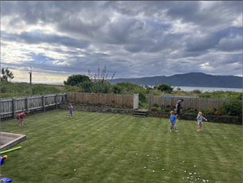 Blue Beachfront Retreat - Paraparaumu