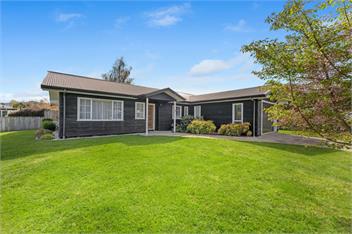 Kinloch Hideaway - 3bdrms, family friendly, close to lake! - Taupo