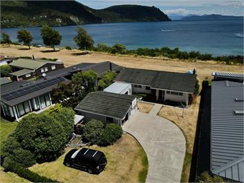 Lake front with Marina berth - Taupo