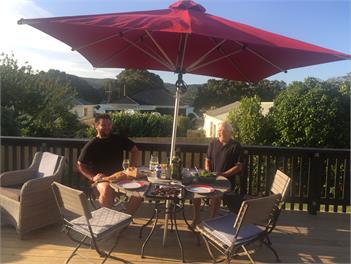 Family retreat in town - sleeps 5 - Raglan