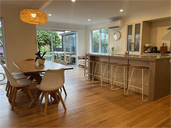 Beautiful beach bungalow with pool - Mt Maunganui