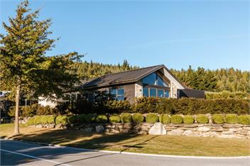 The Clearview House | Lake Views | Spa Pool | Sleeps 9 - WANAKA