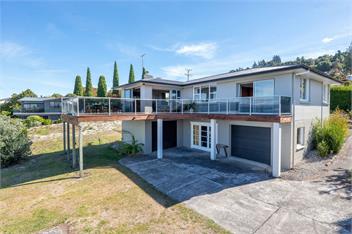 Lofty Lakeviews (Bachcare) - Acacia Bay