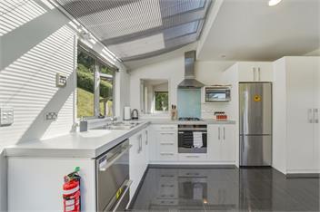 Harbour Crest Retreat (Bachcare) - Lyttelton