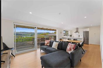 Modern Lake view Cottage – Sleeps 8 | Stunning Views - Mangakino, Taupo District
