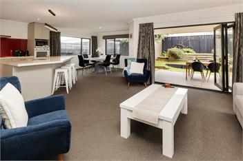 Strandon Coastal Townhouse (Bachcare) - New Plymouth
