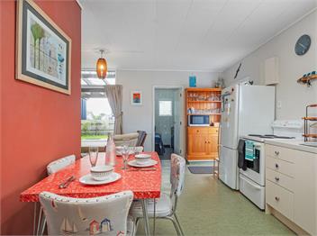 The Retro Shack (Bachcare) - Whitianga