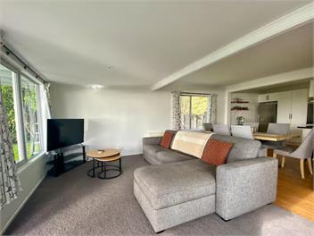 Cable Bay Moana View House -