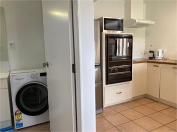 5 Min Walk to Beaches, Cafes &Village -Sea Views !    - 