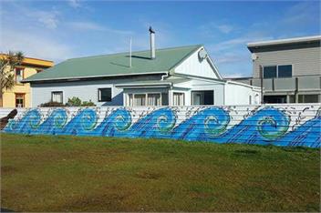 CROOKED MILE COTTAGE - by the sea - Hokitika