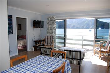 Clovelly Cottage - Near Picton