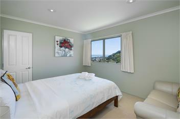 Hilltop Getaway - Views and Spa Pool - Nelson