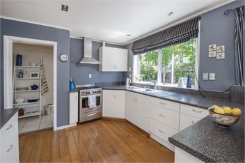 Brookville Cottage - Secluded Central Location - Nelson
