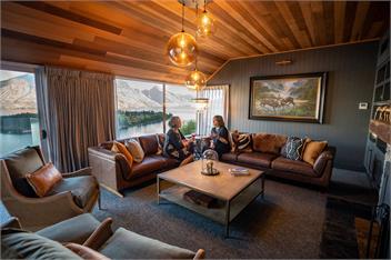 Castle Cliff Lodge | Sauna, Spa Pool + Games Room | Amazing Views - Queenstown