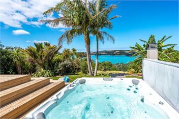 Sol Spa Oasis (Bachcare) - Surfdale