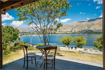 The Lakefront Gem (Bachcare) - Wanaka