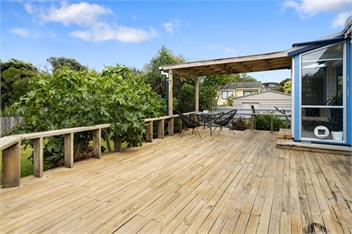 The Wee Blue Bach (Bachcare) - Waikanae Beach