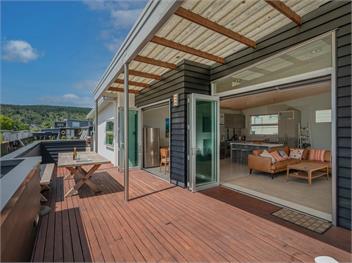 Castaway Bach (Bachcare) - Whangamata