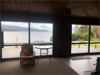 Lakefront Home with large jetty - Rotorua