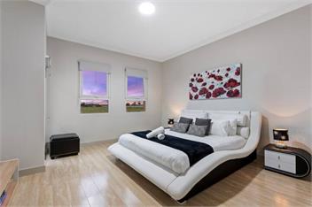Modern House near Melb Airport, Sleeps 10 - Melbourne