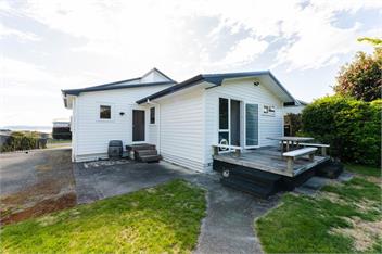 Scenic Lake Views (Bachcare) - Taupo