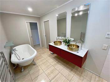 Hilltop farm house- Perfect for groups and Gatherings - Auckland 