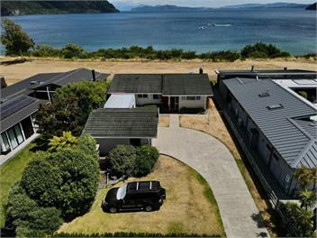 Lake front with Marina berth - Taupo
