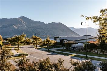The Clearview House | Lake Views | Spa Pool | Sleeps 9 - WANAKA