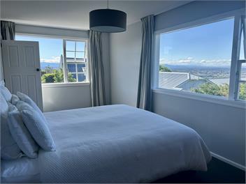 Peaceful Hillside Home in Cashmere - Christchurch