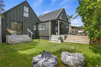 Relax on Williamson - Whangamata - Whangamata